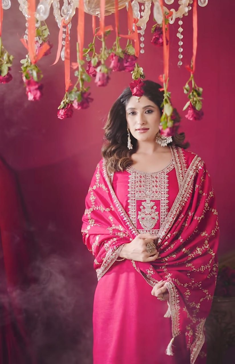 Nayra Royal Threads New Festival kurti pair