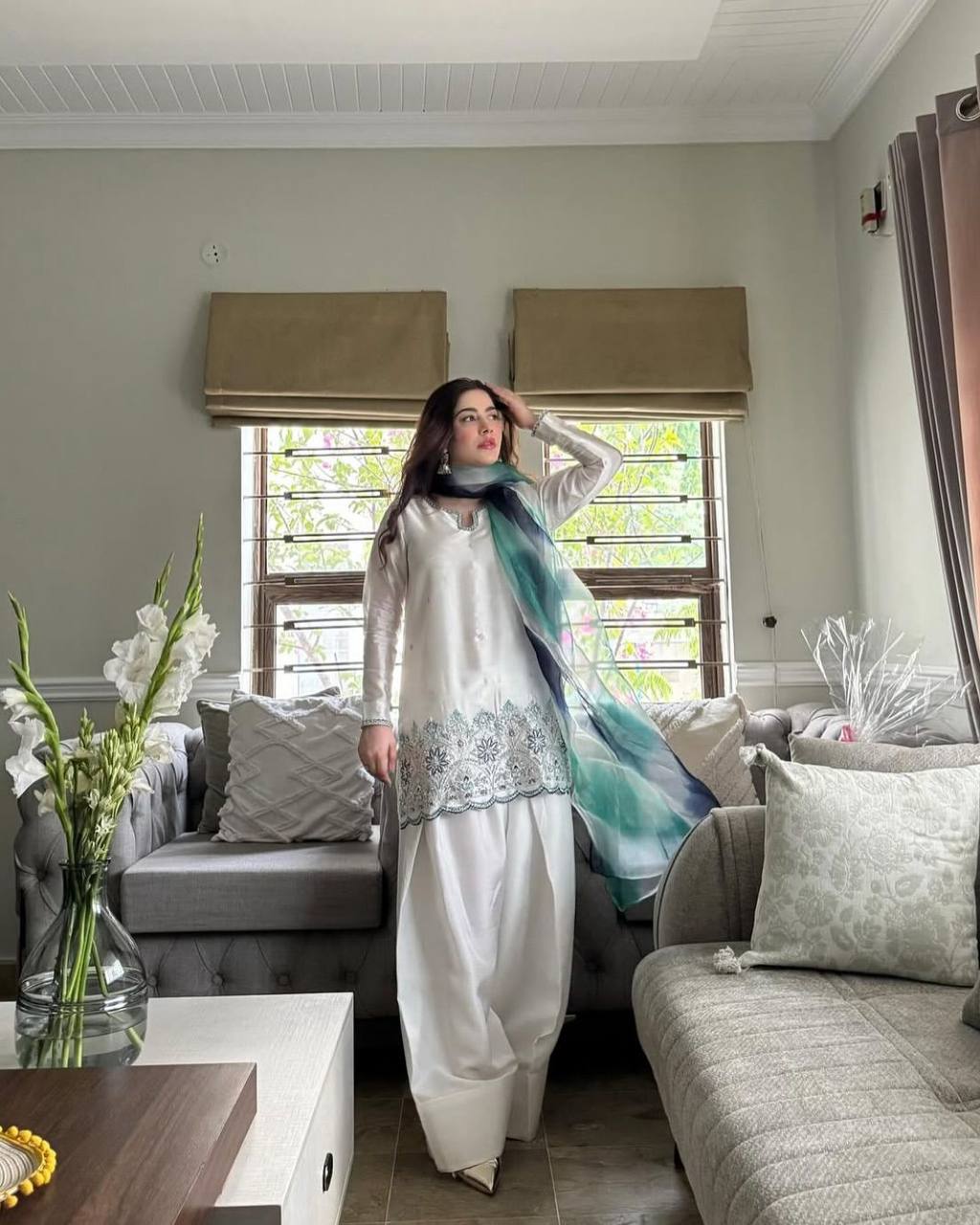 Chaandni White Silk Handcrafted Border & Shaded Kurta Set