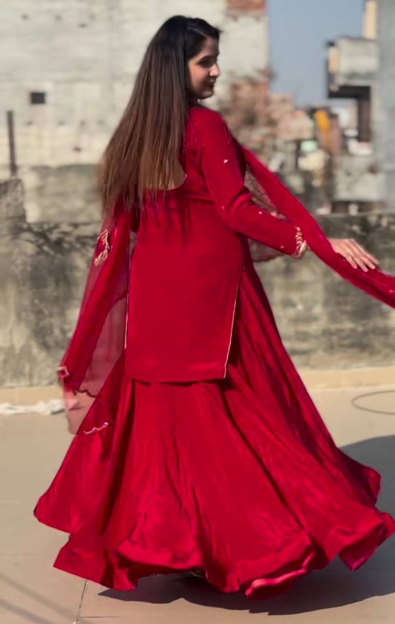 Myra Classic Twirl Look Red Embroidered Bids Hand Work Set