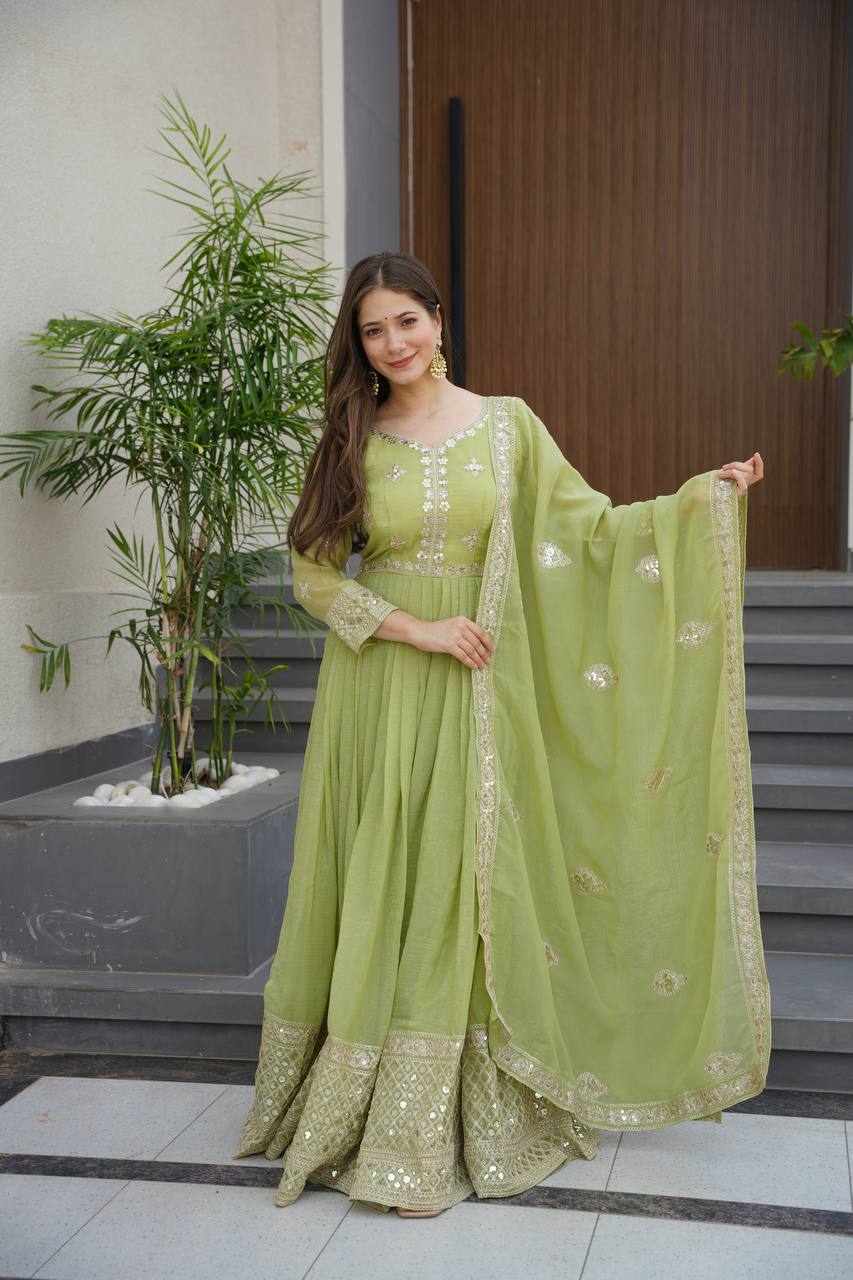 Sarah Crunchy Silk Glimmer Gown Set