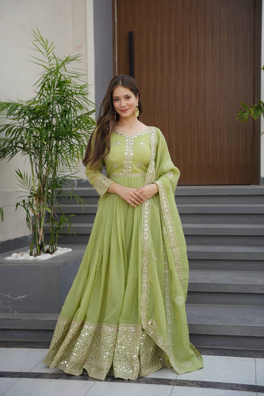 Sarah Crunchy Silk Glimmer Gown Set