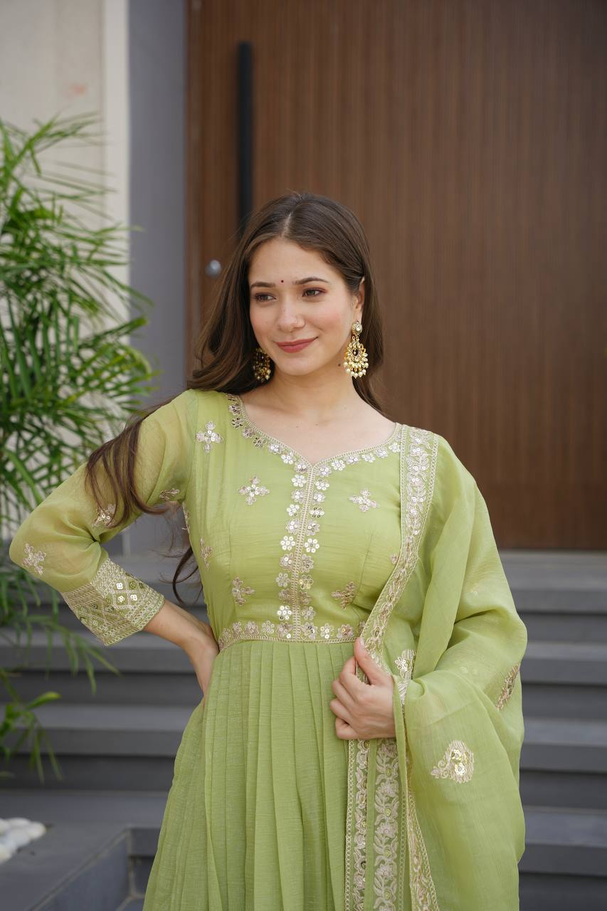 Sarah Crunchy Silk Glimmer Gown Set
