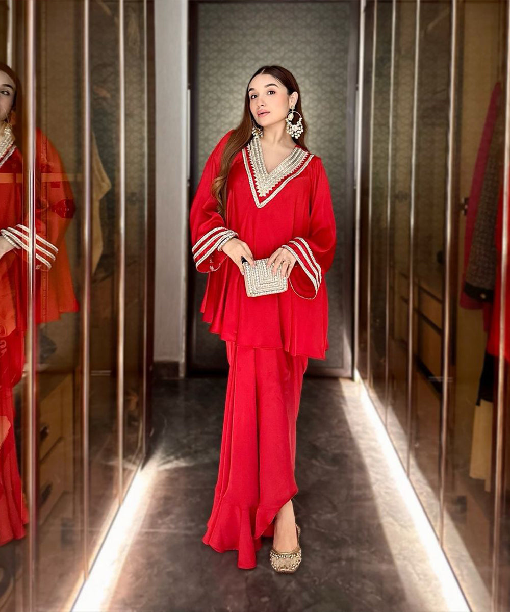 Red dhotiset