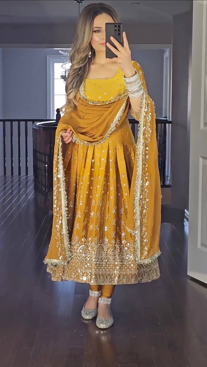 Aayat Đěsigner Anarkali Suit In New Fancy Style