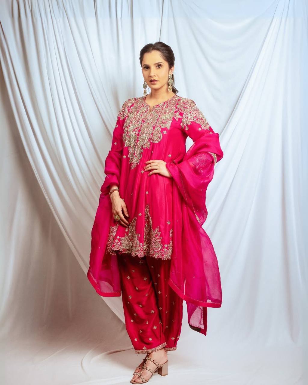 Gulabi Noor Floral Festive Sharara