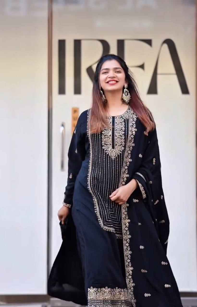 Roohani Rang Embroidered Suit Set for Festive Radiance