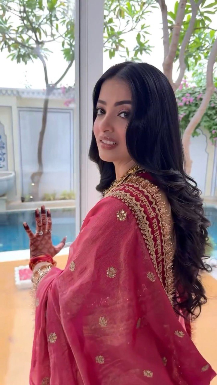 Zaara Gulnaar Handcrafted Heritage Net Drape Saree