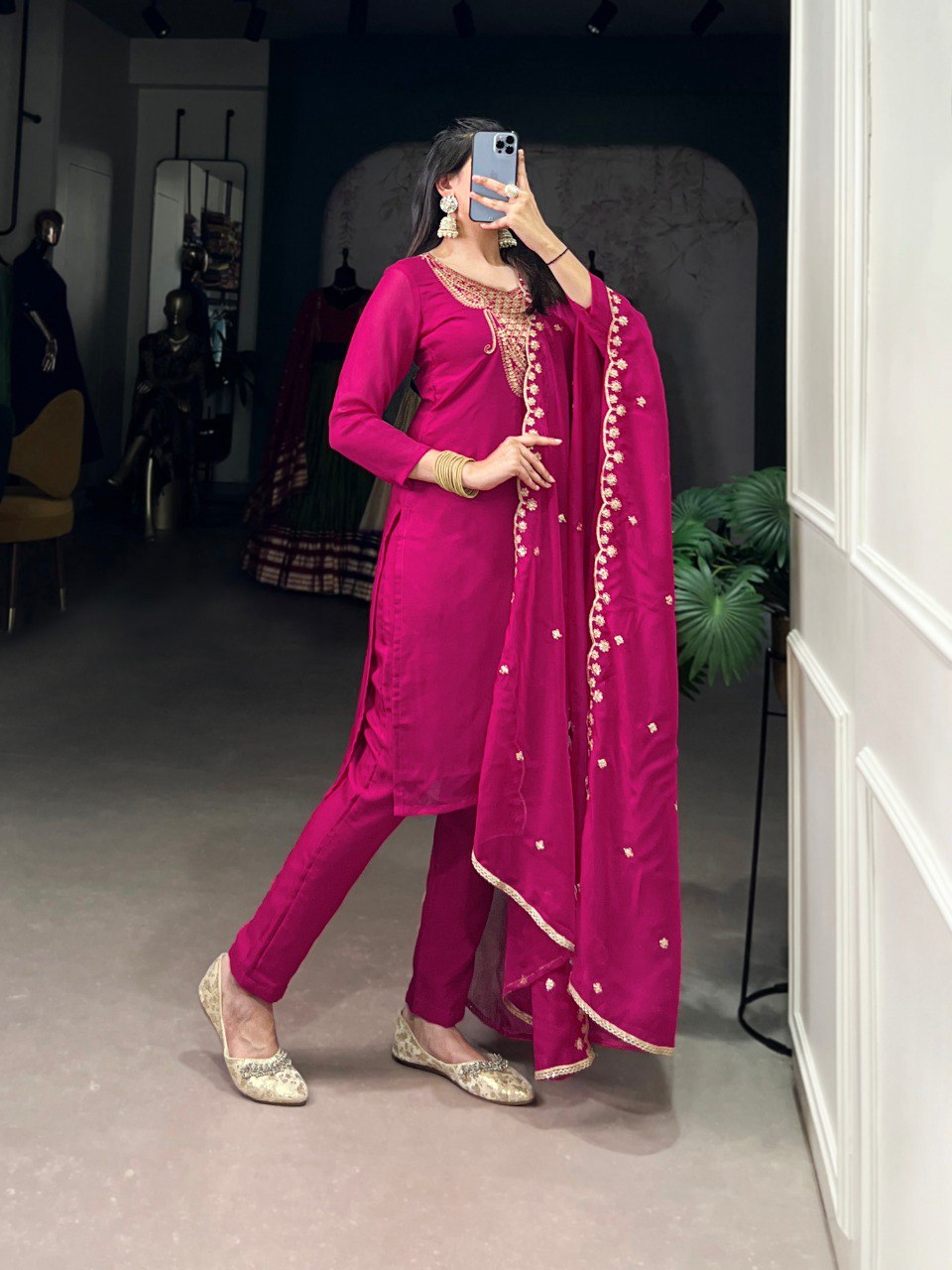 Rosé Royale A Magenta Dream in Threaded Gold Set