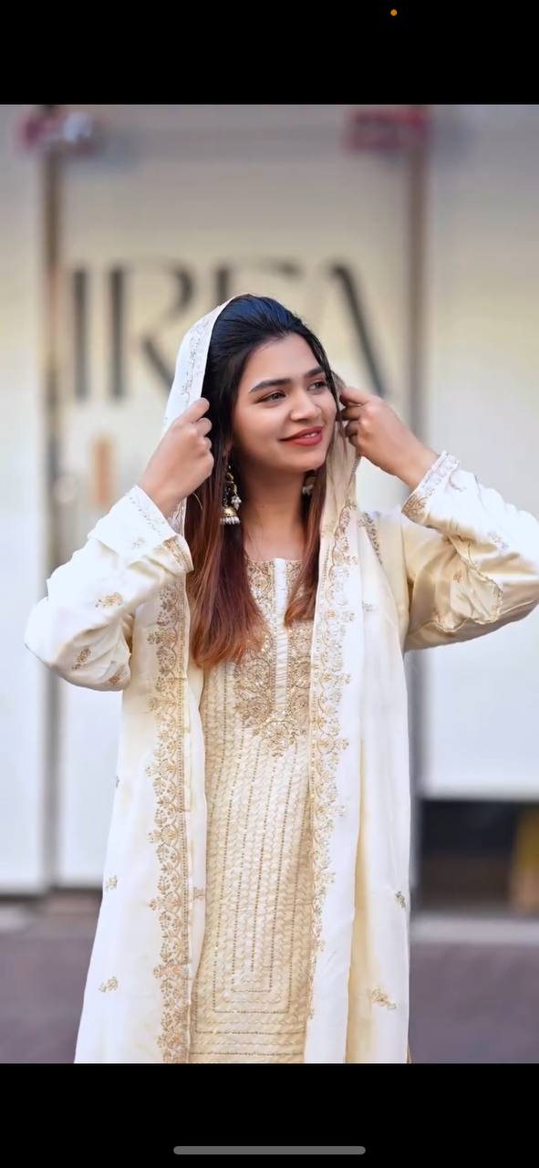 Roohani Rang Embroidered Suit Set for Festive Radiance