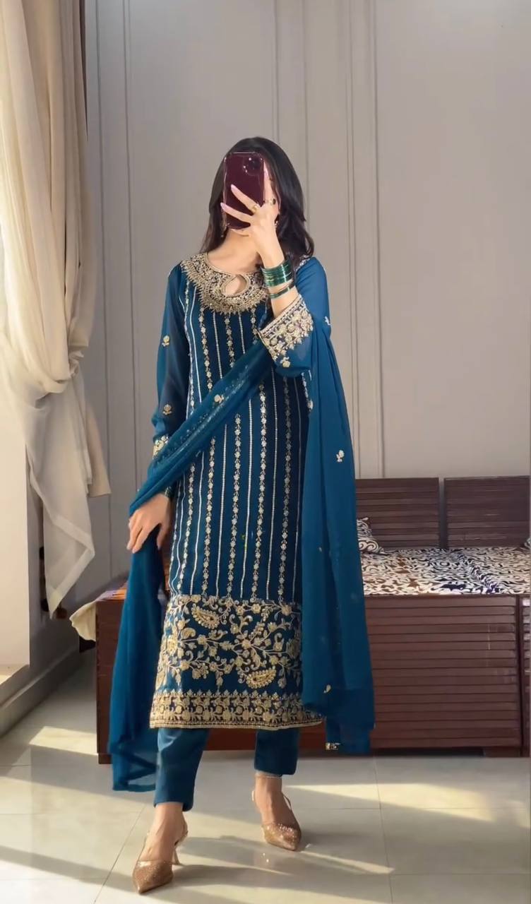 Pakeezah Paaras Suit Set
