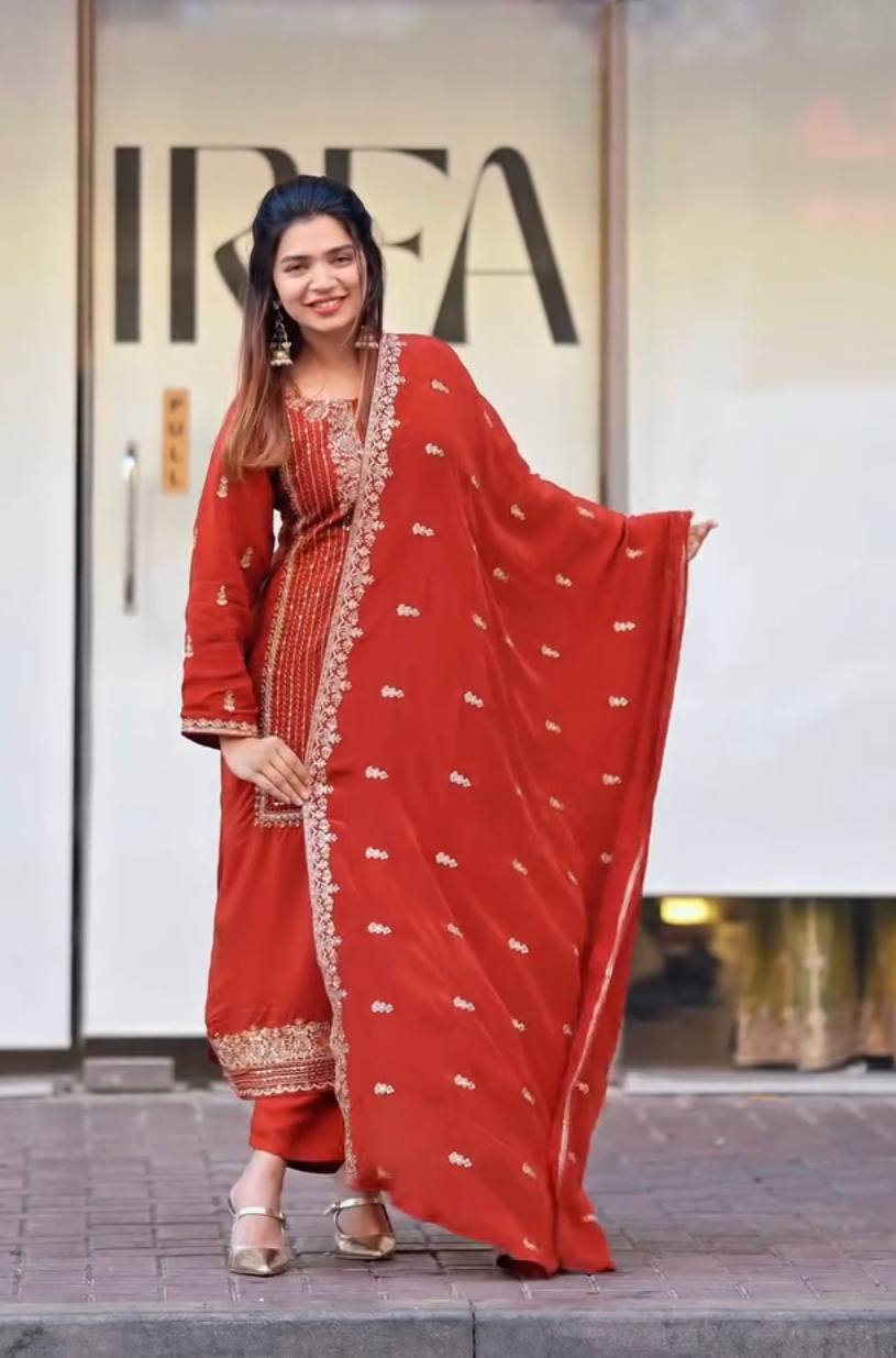 Roohani Rang Embroidered Suit Set for Festive Radiance