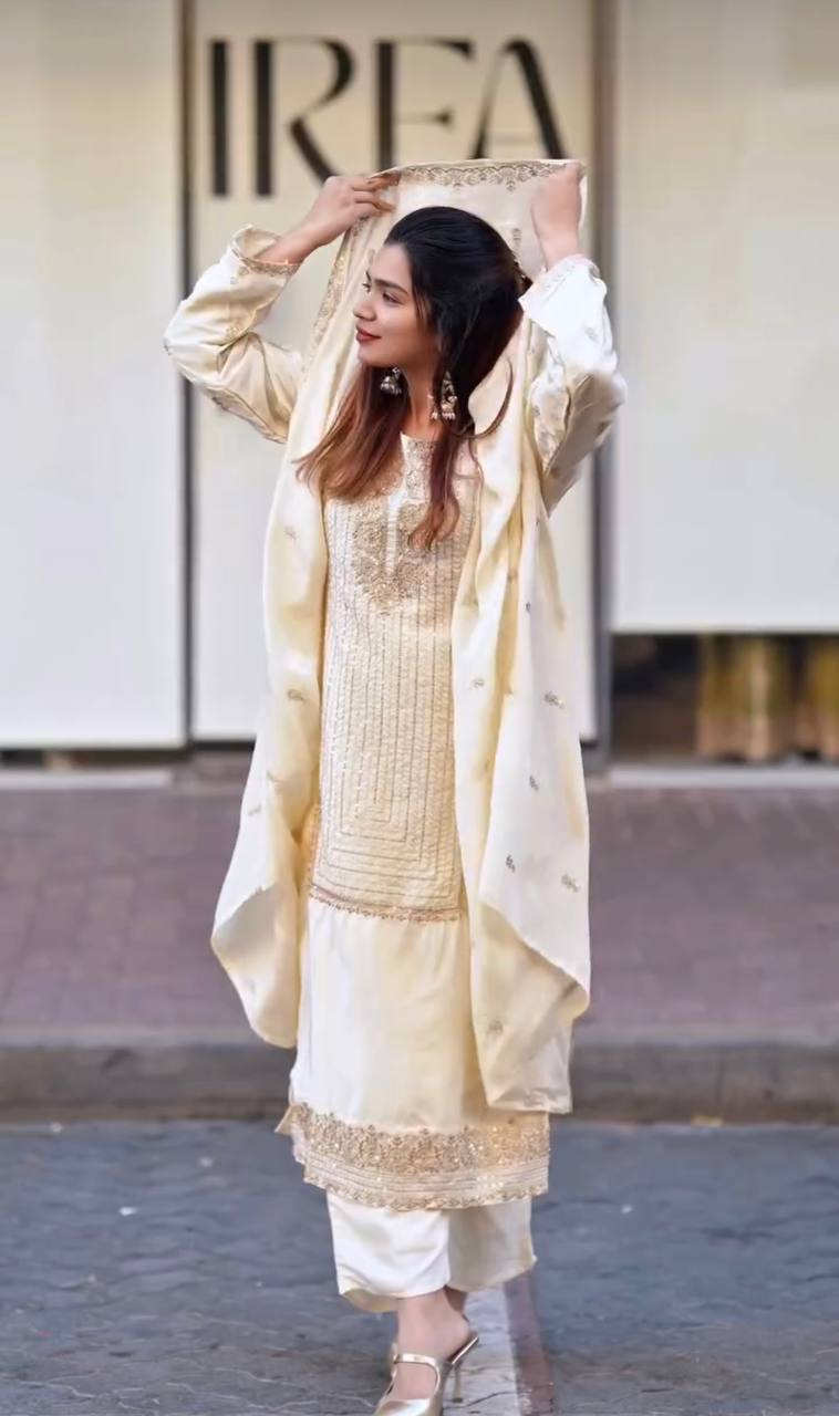 Roohani Rang Embroidered Suit Set for Festive Radiance