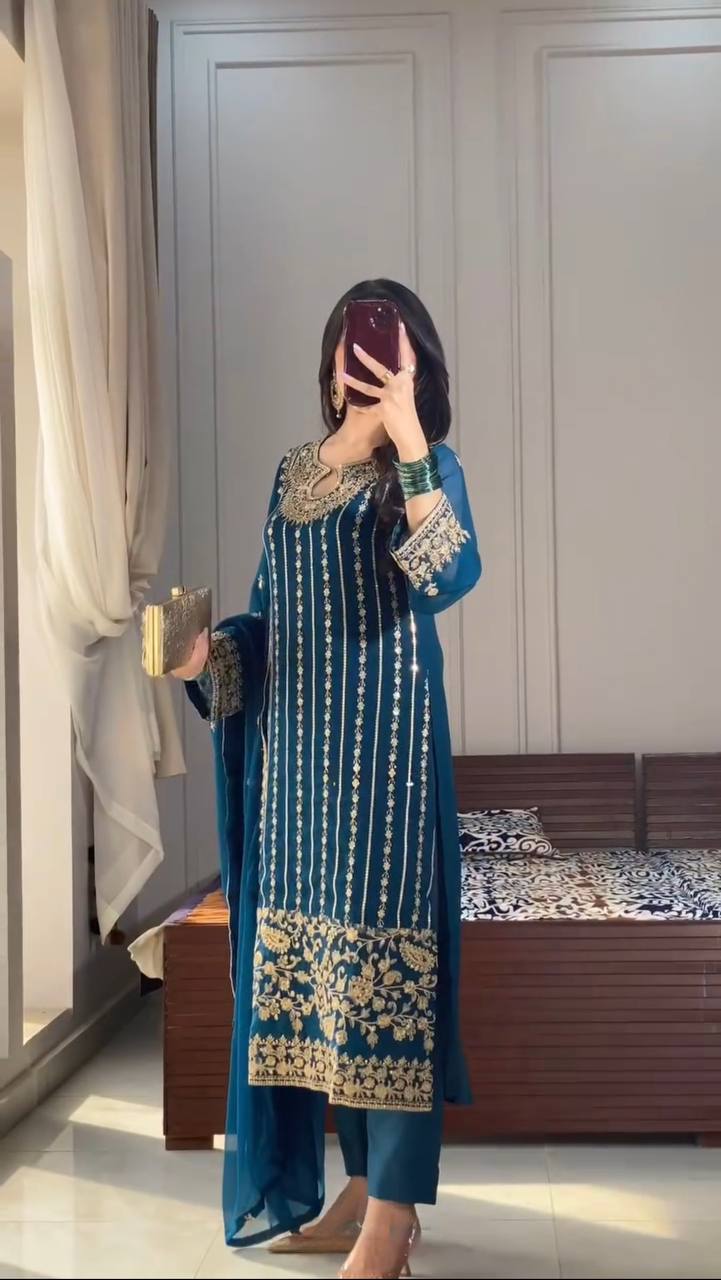 Pakeezah Paaras Suit Set