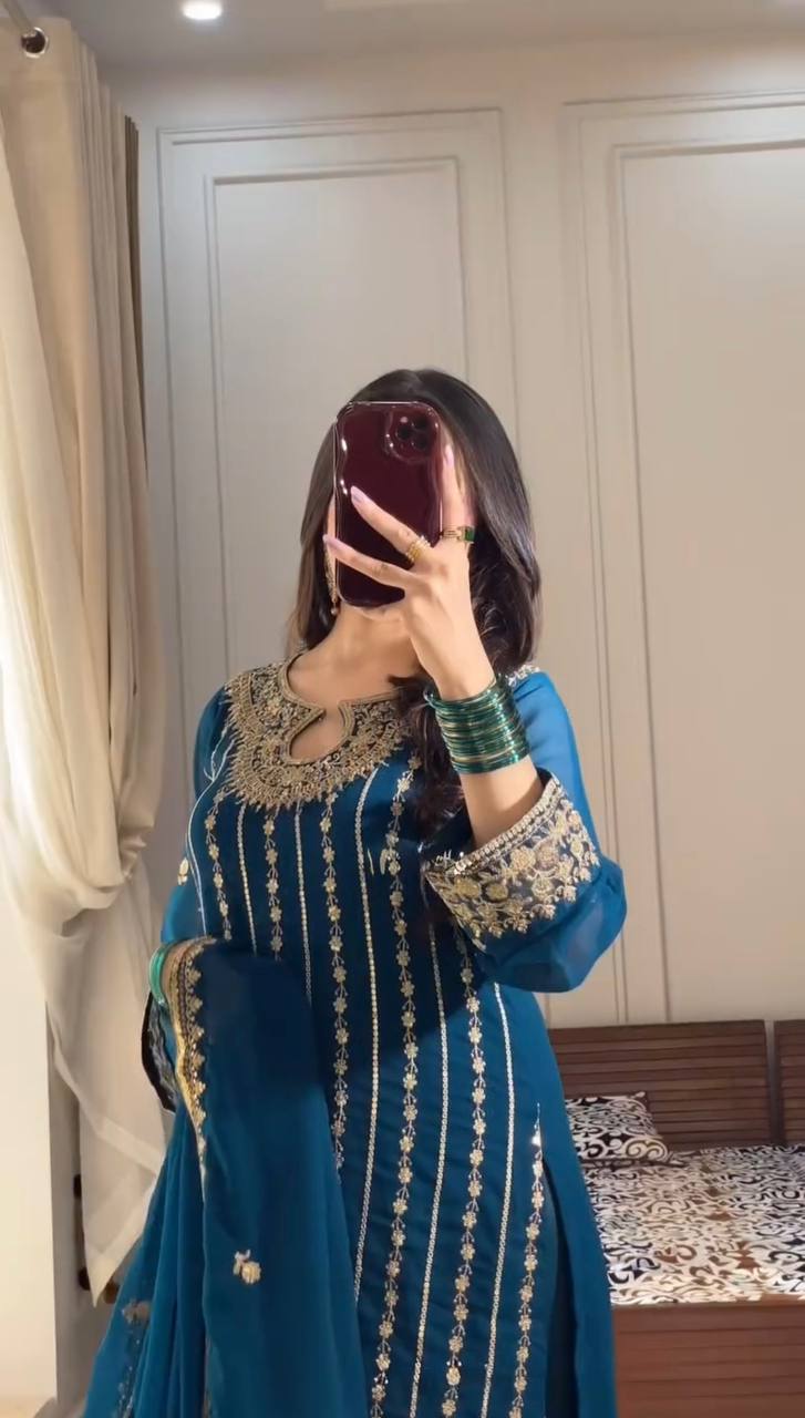 Pakeezah Paaras Suit Set