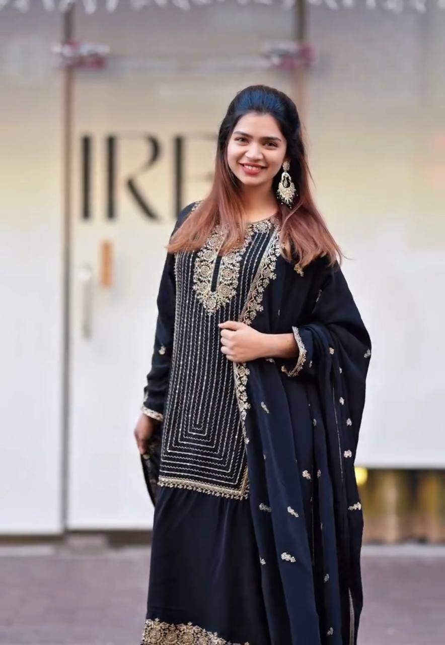 Roohani Rang Embroidered Suit Set for Festive Radiance