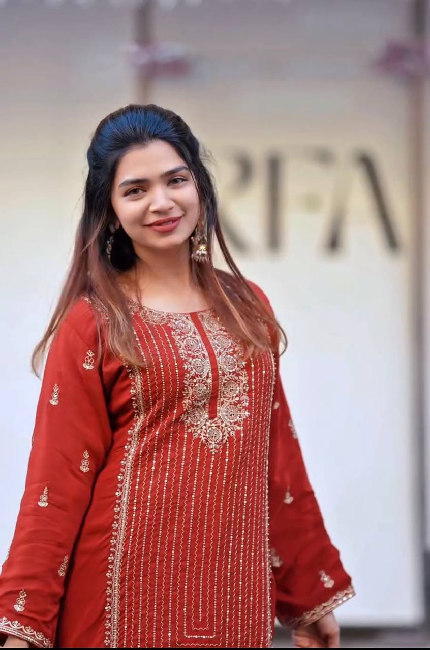 Roohani Rang Embroidered Suit Set for Festive Radiance