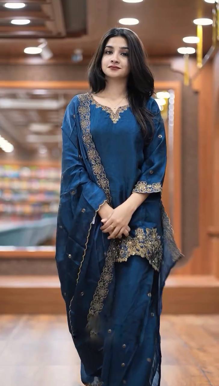 Elina Ready made Royal Radiance Embroidered Elegance Suit Set
