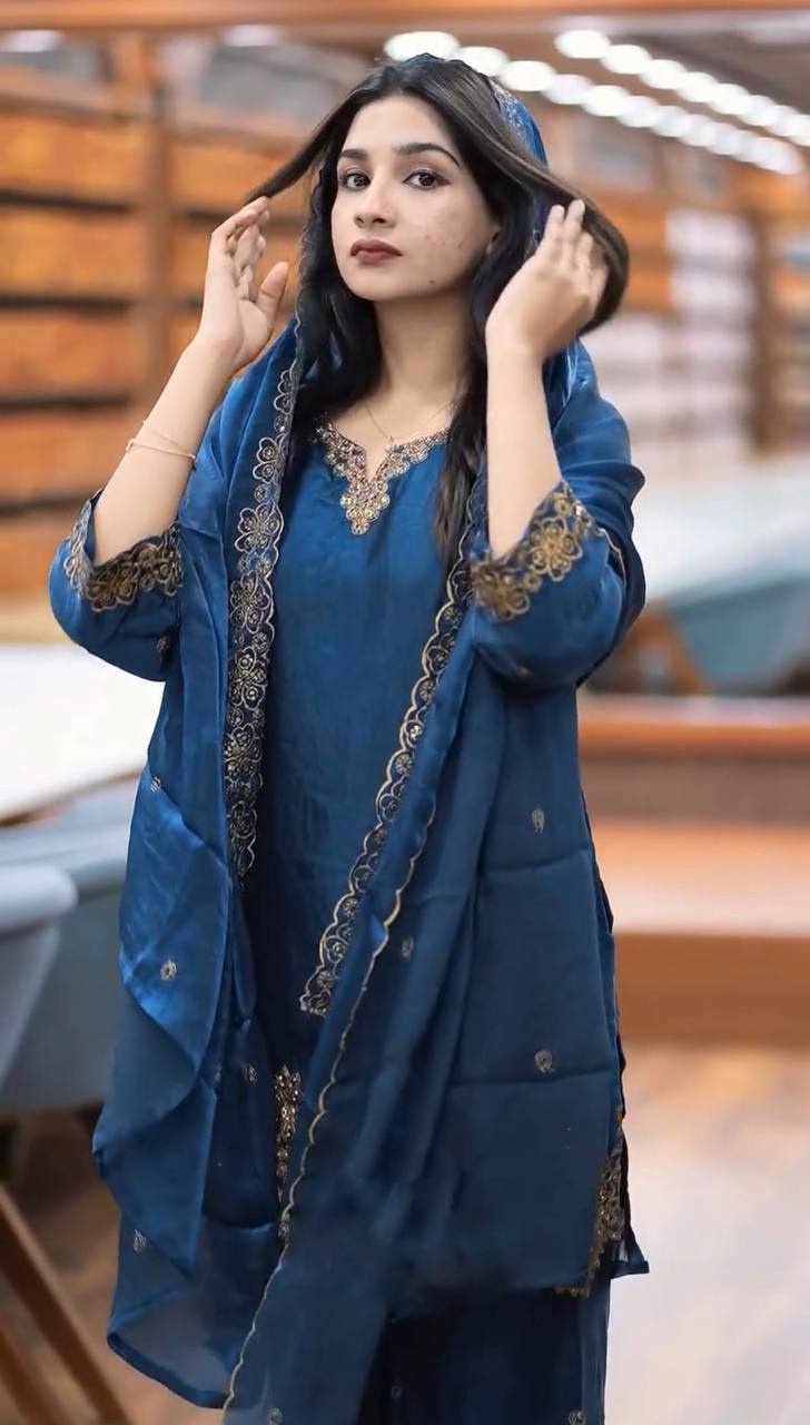 Elina Ready made Royal Radiance Embroidered Elegance Suit Set