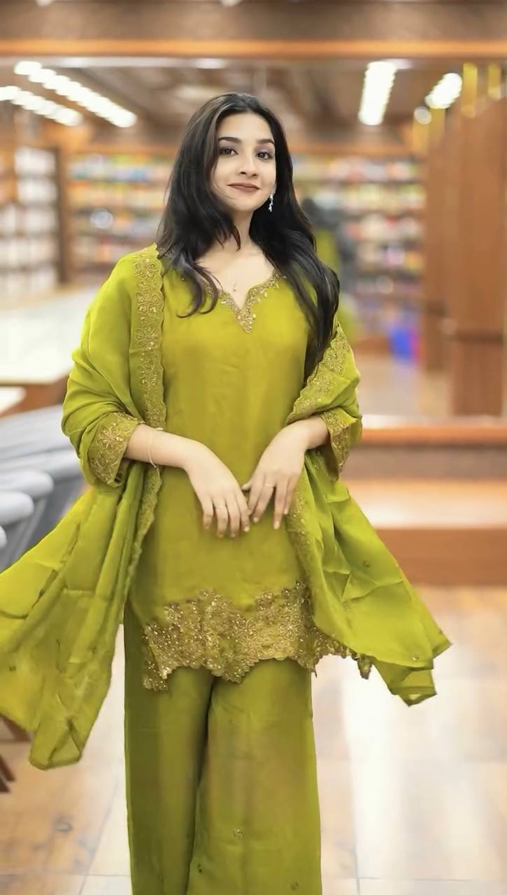 Elina Ready made Royal Radiance Embroidered Elegance Suit Set