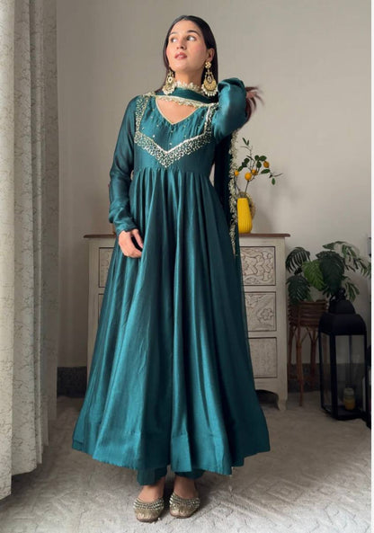 Vaidehi Rama Heavy Star Goargate Anarkali Suit Set