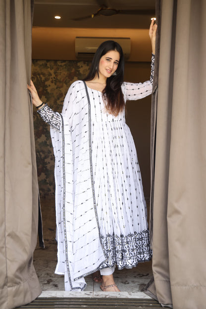 EVA'S WHITE COLOURED ANARKALI SUIT SET