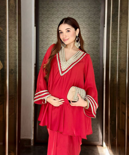 Red dhotiset