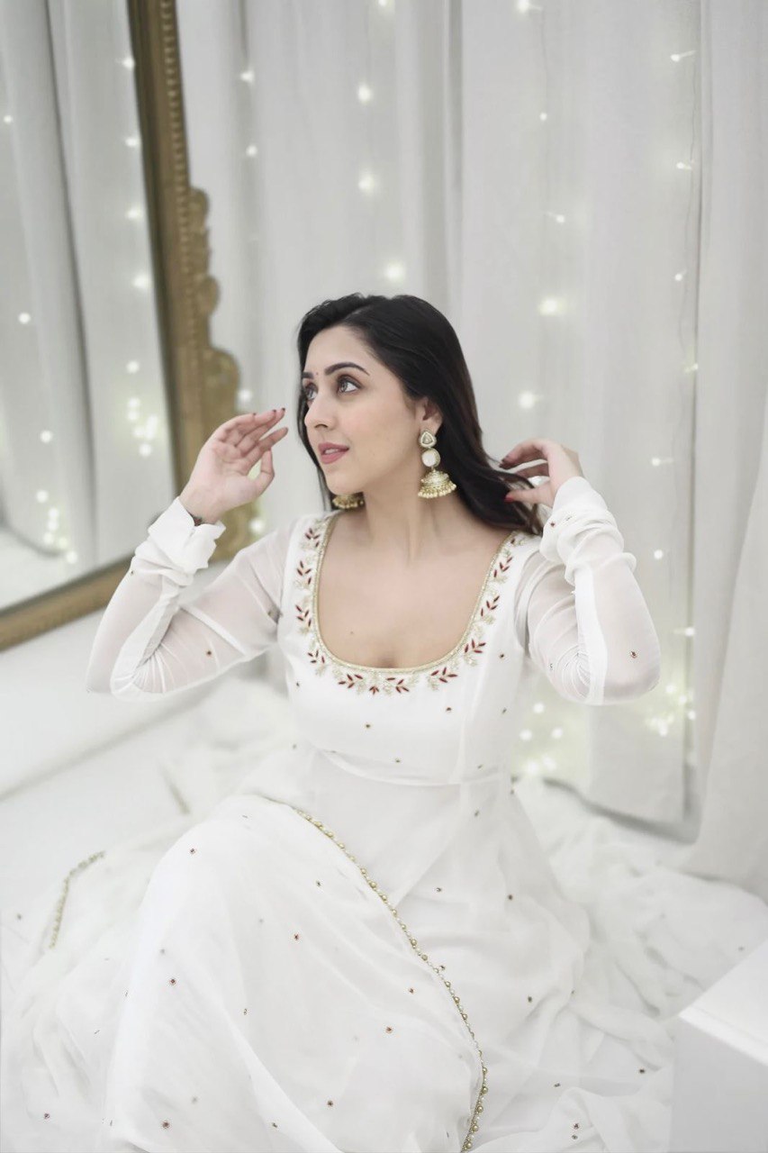 Swan Embroidered Neckline Ethereal White Georgette Anarkali Set
