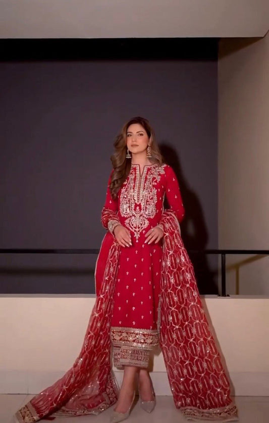 Noor e Nazaakat Timeless Charm Suit Set