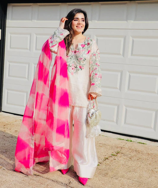 Sundar Saaz  A Classic Trendy Ethnic Look Suit Set