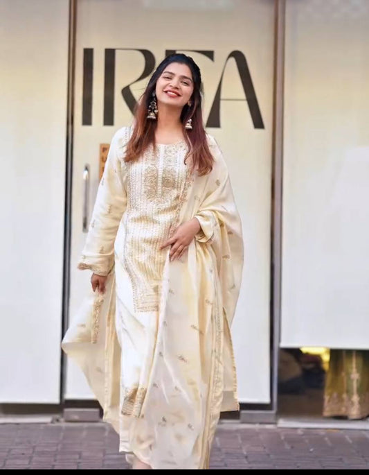 Roohani Rang Embroidered Suit Set for Festive Radiance